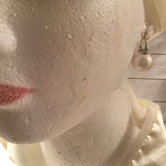 Large Pearl Earrings - Picture 3 of 7